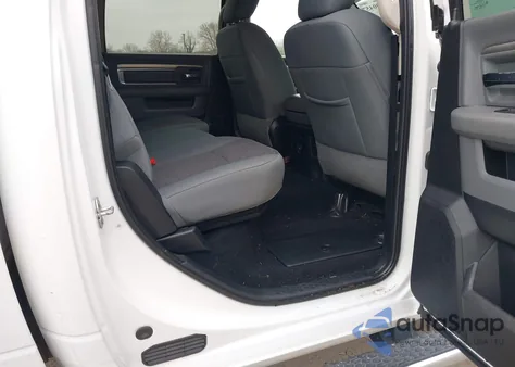 2016 Ram 2500 Big Horn z USA, uszkodzony, nr VIN 3C6UR5DJ4GG281854